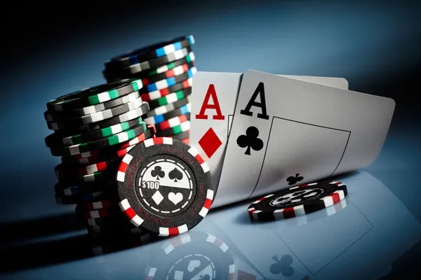 Roulette table layout and betting zones